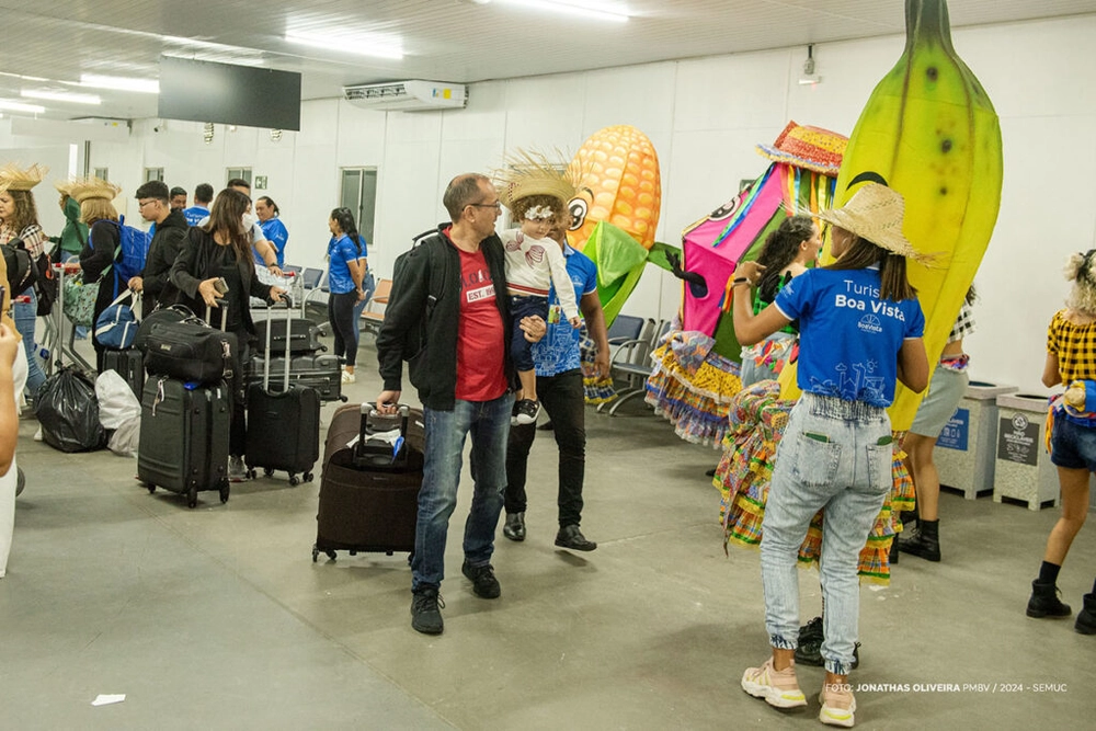 img of Boa Vista: forró e paçocas acolhem passageiros em aeroporto internacional