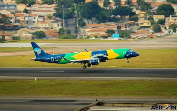 img of Azul realizará seu 1º pouso humanitário na base aérea de Canoas