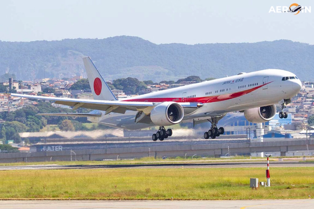 img of Dois Boeing 777 japoneses pousam em Guarulhos