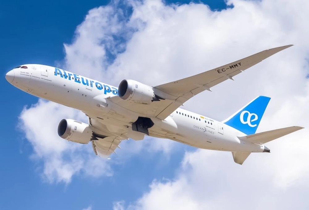 img of Boeing 787, após turbulência e desvio para Natal, decola após 9 dias