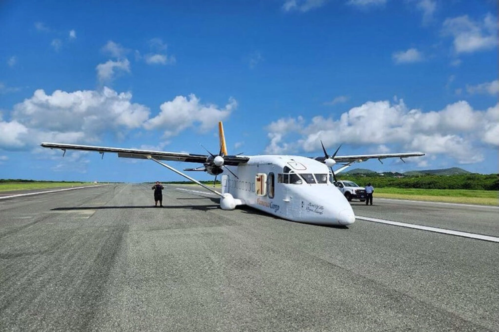 img of Piloto aterrissa com a barriga do avião após falha no trem de aterrissagem