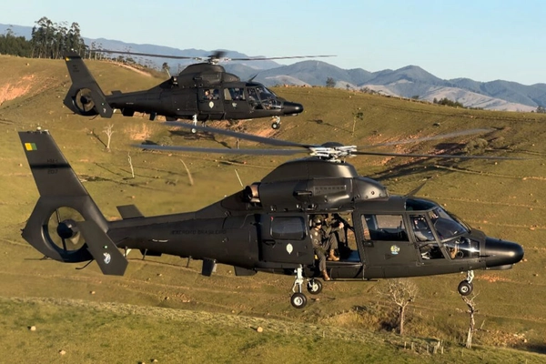 img of Exercício simulado de combate na "Operação Três Luas" pela aviação militar