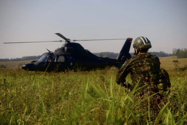 img of Brigada aeromóvel realiza estágio de operações com militares RJ e MG