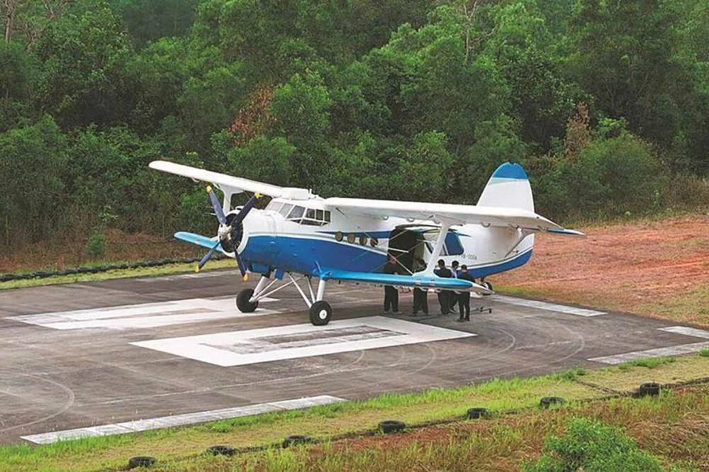 img of Chineses usam drone de carga aérea para transportar 455kg de plantões