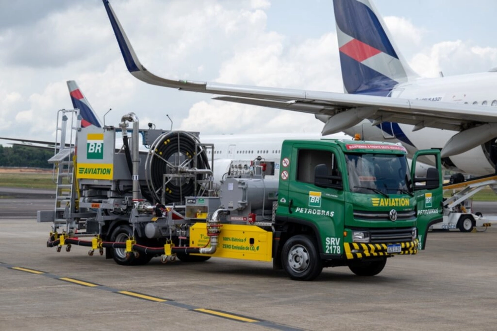 img of Governo libera e-combustível aéreo devido a inundações no RS