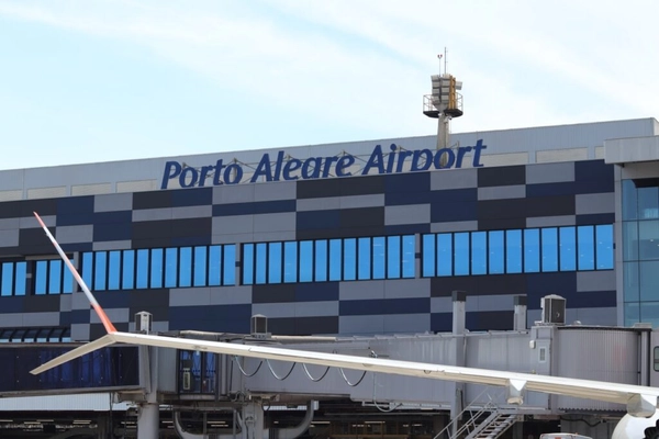 img of Aeroporto Porto Alegre reinicia operações, exceto voos