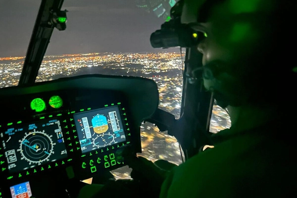 img of OVNIs auxiliam em missões de resgate aéreo militar à noite no RS