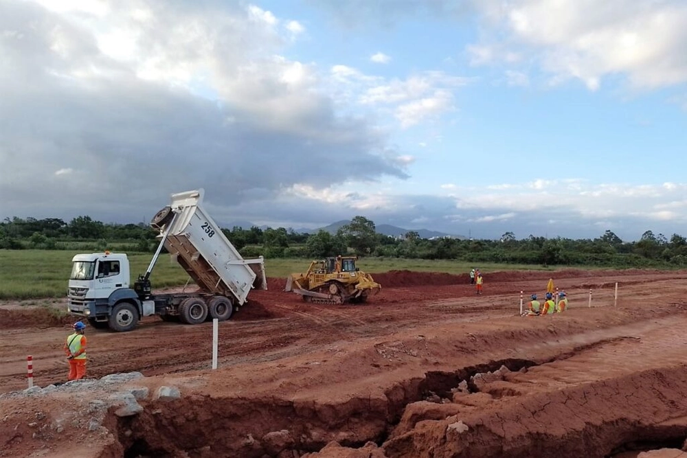 img of Pista em Macaé-RJ construída com ajuda de comunidades locais