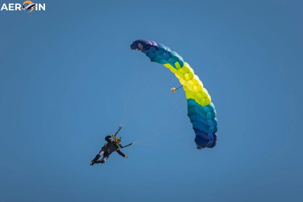 img of Proposta que exige qualificação para paraquedismo progride no senado