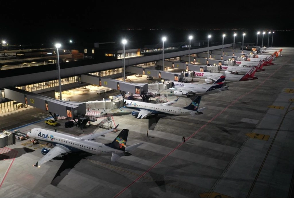 img of Cresce tráfego em aeroportos catarinenses após malha aérea de urgência ao RS