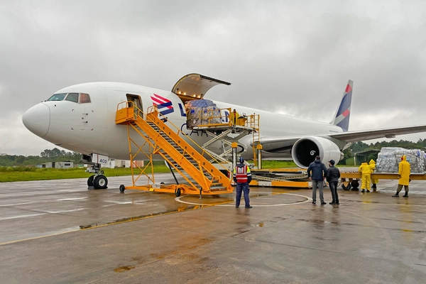 img of Latam 767 aterrissa em Canoas carregando 51 toneladas de socorro humanitário