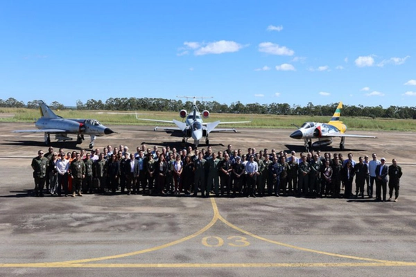 img of Alunos do CAED estudam aeronaves na base aérea de Anápolis