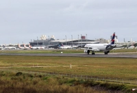 img of Aeroporto de Porto Alegre afeta transporte de órgãos; 2700 esperam doação no RS