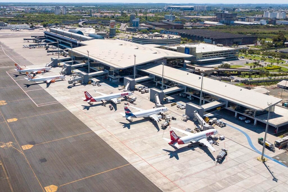 img of Suspensão indefinida de voos no aeroporto de Porto Alegre