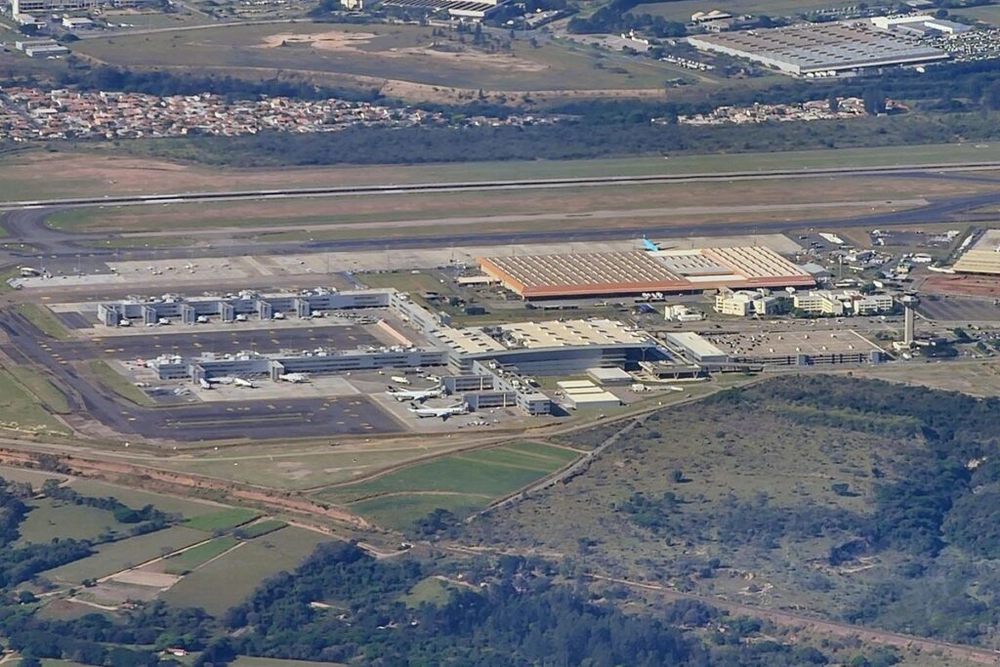 img of Viracopos leiloará escadas rolantes, caminhões-tanque e esteiras de bagagem