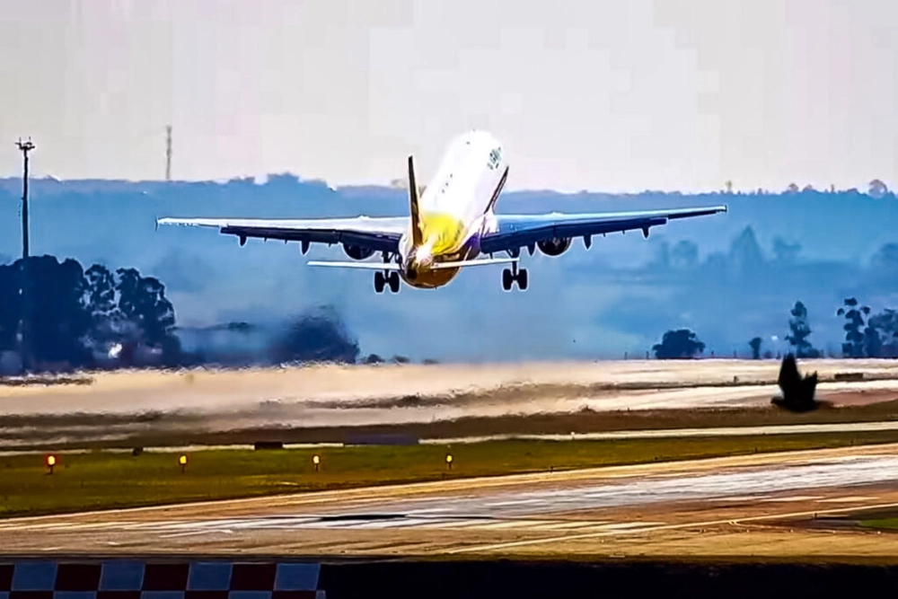 img of 1º avião da Levu, nova empresa aérea brasileira, aterrissa "em casa"