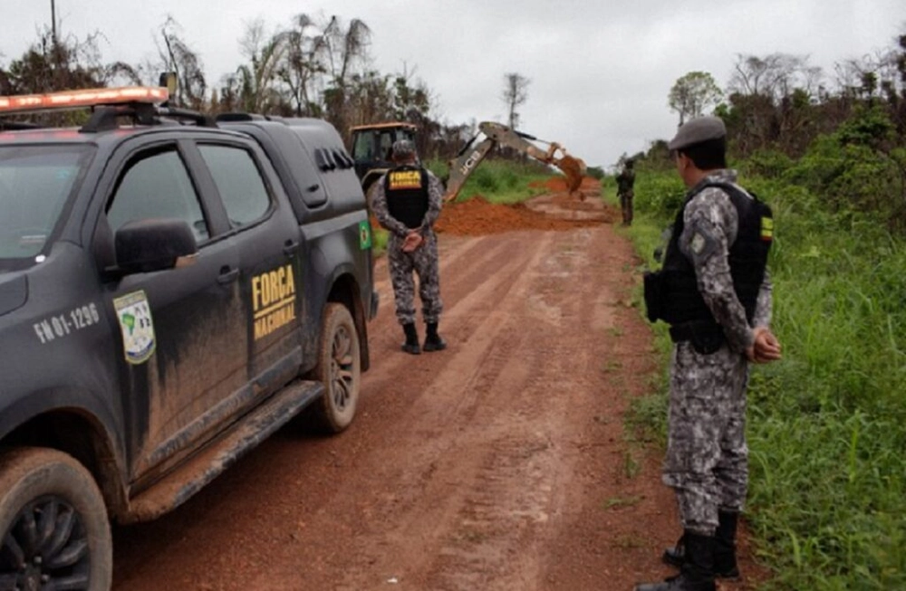 img of Garimpeiros perdem pistas de pouso na terra yanomami após operação em Roraima