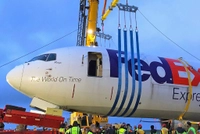 img of Boeing 767 é deslocado após aterrissar com trem recolhido