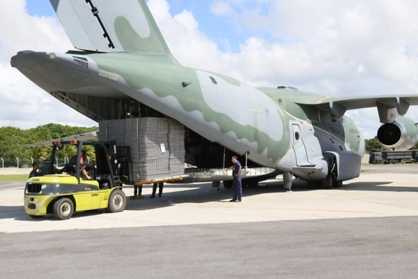 img of KC-390 da FAB transporta outro hospital de campanha do Recife para o Sul