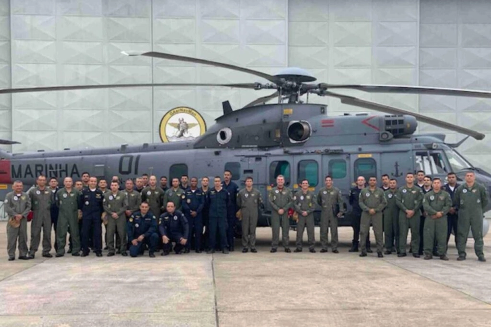 img of Equipe naval completa 1ª inspeção de 16 anos do avião H225M no Brasil