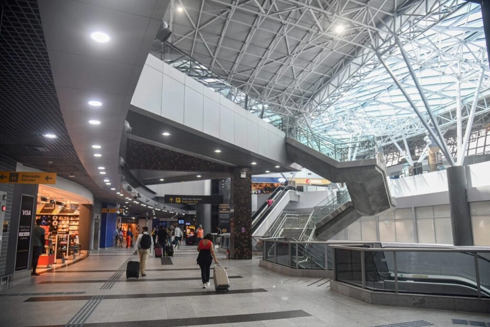 img of Mulher flagrada com itens proibidos em bagagem liberada no Aeroporto de Recife