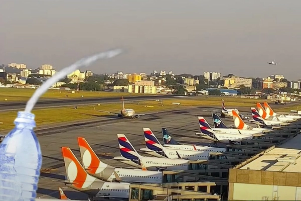 img of Evento de aviação angaria 6,6 toneladas de água para o Rio Grande do Sul