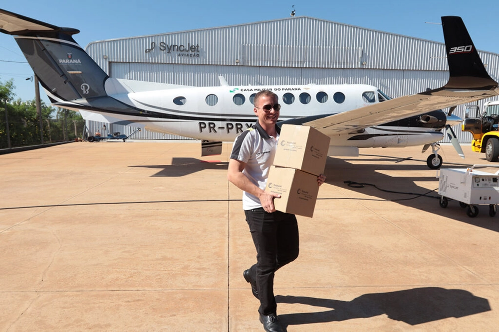 img of Avião do Paraná entrega comida especial para crianças hospitalizadas no RS