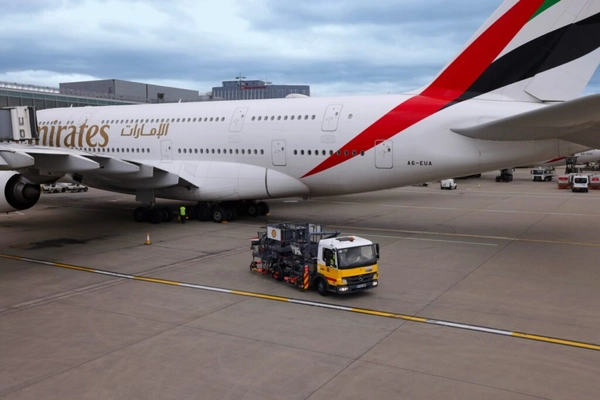 img of Emirates inicia uso de SAF nos aviões no aeroporto de Heathrow, Londres