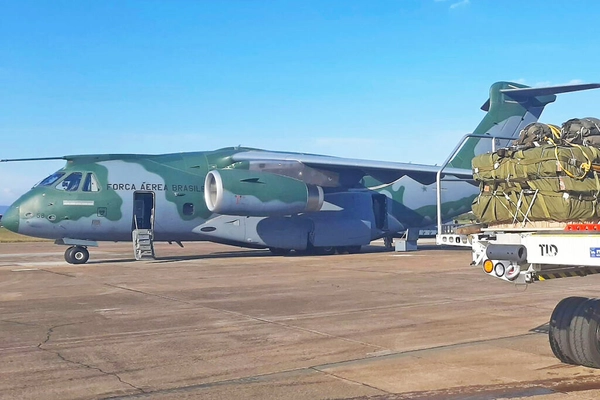 img of KC-390 realiza 1ª entrega aérea de 12 toneladas de doações em Ivorá, RS