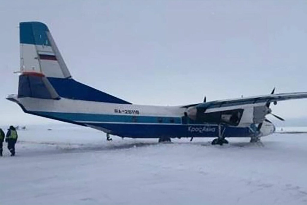 img of Antonov AN-26 sai da pista após pouso na gélida Sibéria