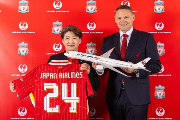 img of Japan Airlines torna-se sócia oficial do Liverpool FC; assista ao vídeo.