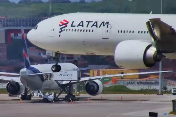 img of Dois Boeings 777-300er estão em Fortaleza após alteração de voo para Lisboa