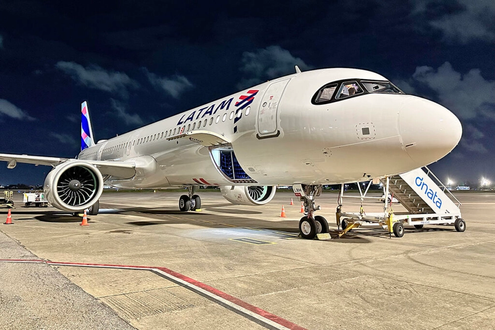 img of Novo Airbus a321neo da Latam chega carregado com doações