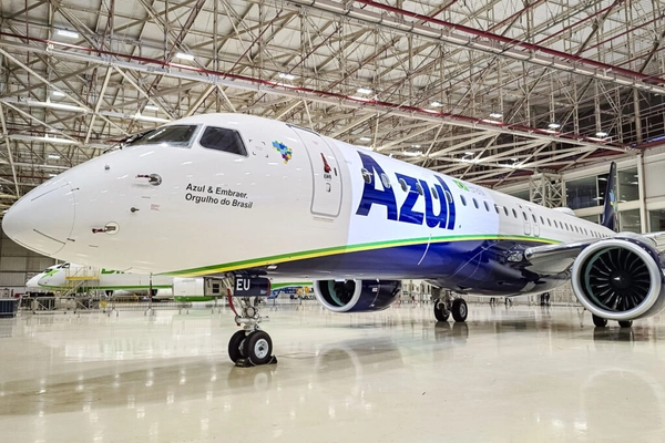 img of 1º Embraer de 2024 na Azul; espera outros 12 neste ano