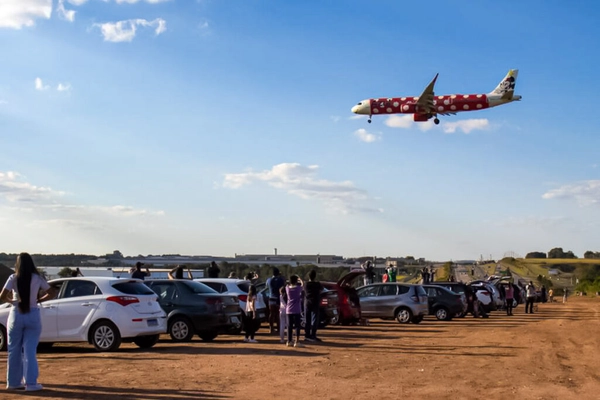 img of Cerca de 150 entusiastas da aviação se reúnem próximo ao aeroporto de Viracopos