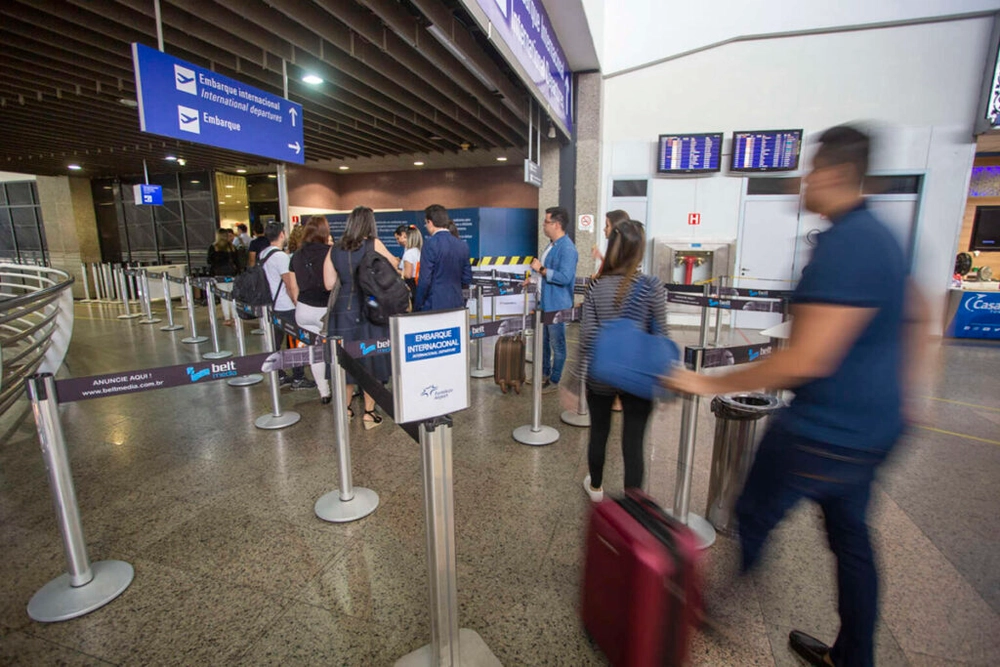 img of Quatro viajantes detidos no aeroporto de Fortaleza antes do voo internacional