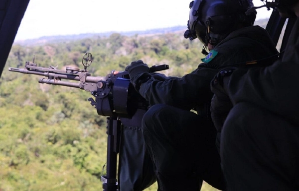 img of 1ª vez de treino de tiro lateral do exército na Amazônia oriental