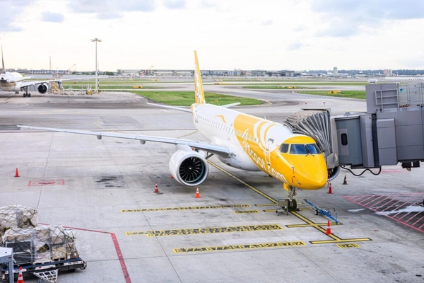 img of Inicia operações de voos comerciais da Scoot com aviões Embraer E2